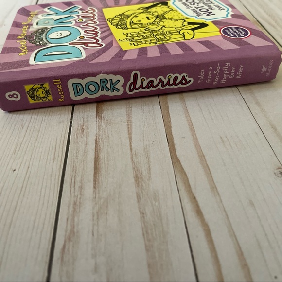 Dork Diaries book 8 - Picture 2 of 3